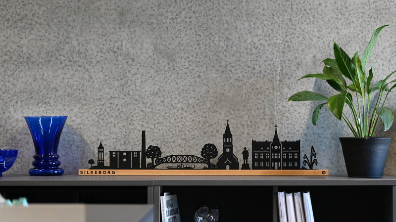 Silkeborg Skyline i eg og stål designet af BB Designmind.