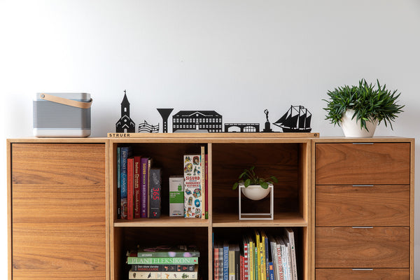Struer Skyline i eg og stål designet af BB Designmind.